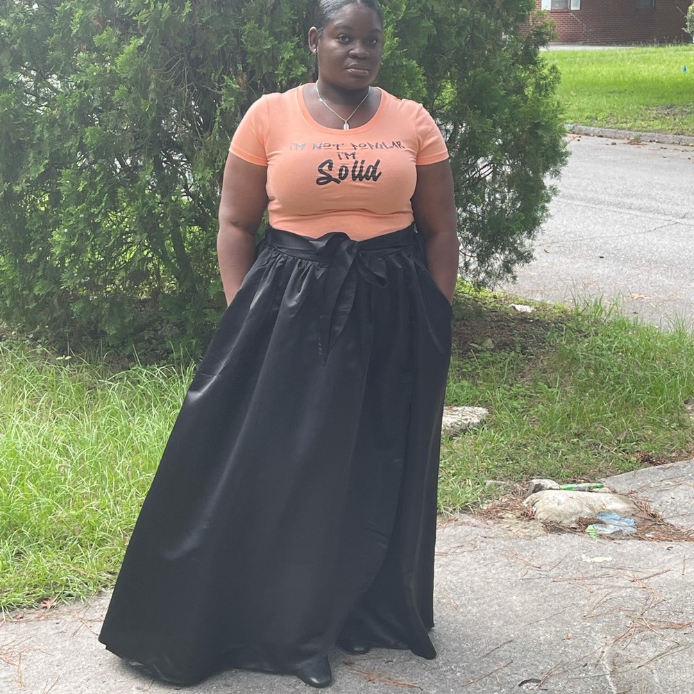 A fun full maxi skirt with pockets and a tie!